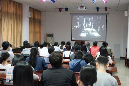 看革命电影,忆峥嵘岁月——新葡的京官网研究生党支部“两学一做”活动记